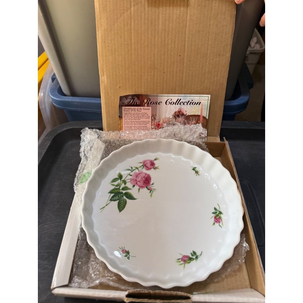 Christineholm Porcelain Rose Quiche Baking Dish